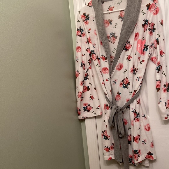 Floral bride robe - Picture 3 of 7